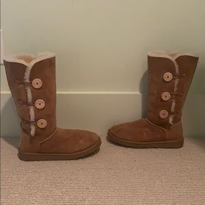 UGG BAILEY BUTTON TRIPLET II BOOT